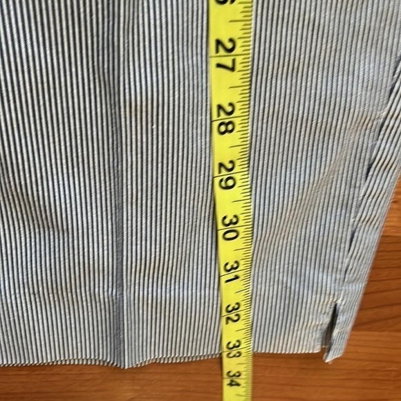 Alfred Dunner women’s navy and white seersucker Capri pants Size 12 - Picture 8 of 12